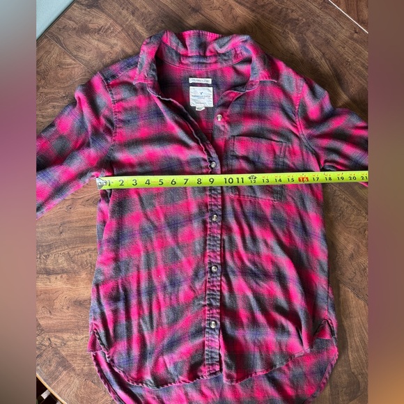 American Eagle Outfitters Bright Pink and Gray Plaid Flannel Shirt Medium - Picture 4 of 9